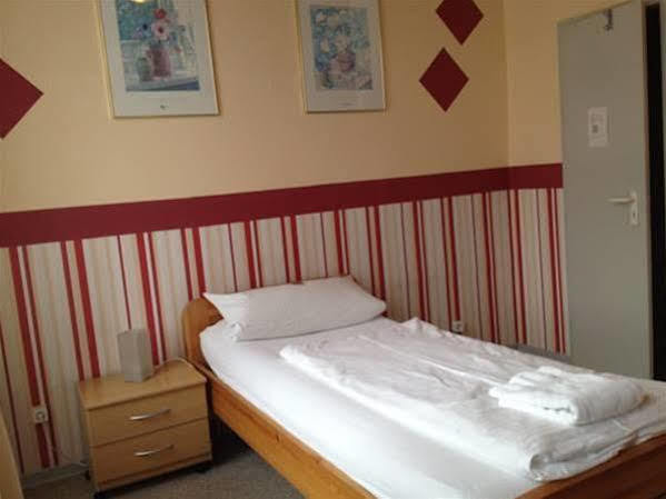 Hotel Neun 3/4 เซลเลอ ภายนอก รูปภาพ